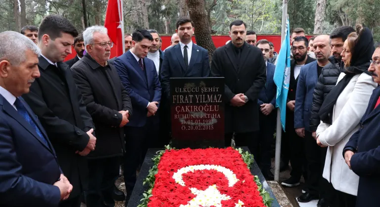 Fırat Çakıroğlu, ölümünün 11. yılında İzmir'deki mezarı başında anıldı