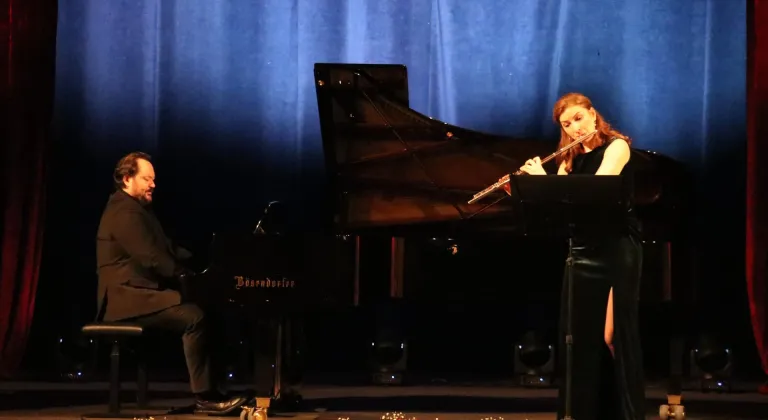 Flüt sanatçısı Zeynep Keleşoğlu ile piyanist Gökhan Aybulus Bulgaristan'da konser verdi