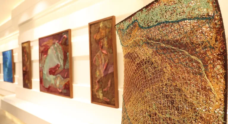 Galeri Deniz'de Ağlı Hikayeler sergisinin kapısı sanatseverlere açıldı