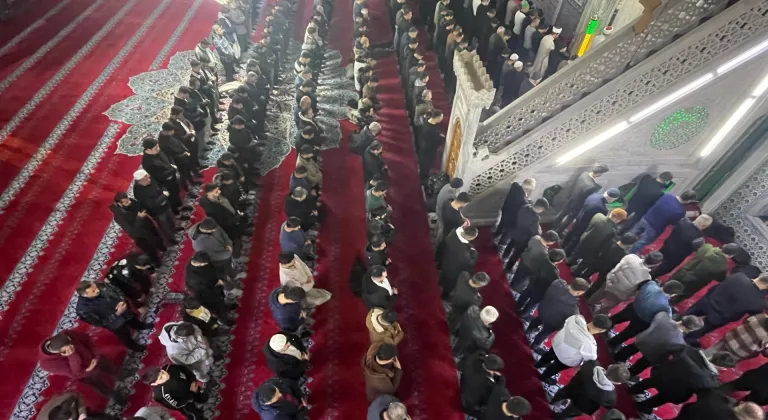 Gaziantep ve çevre illerde ilk teravih namazı kılındı