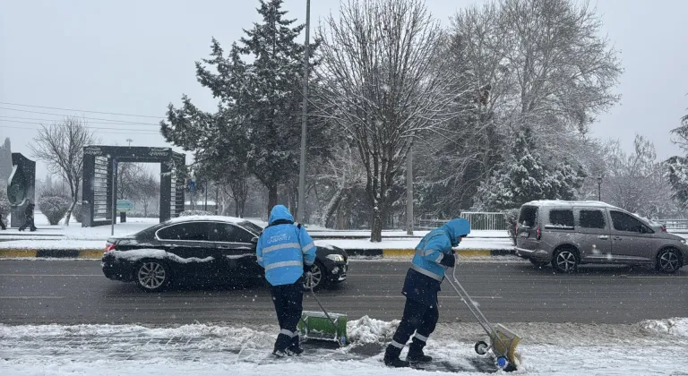 Gaziantep'te kar yağışı etkili oluyor