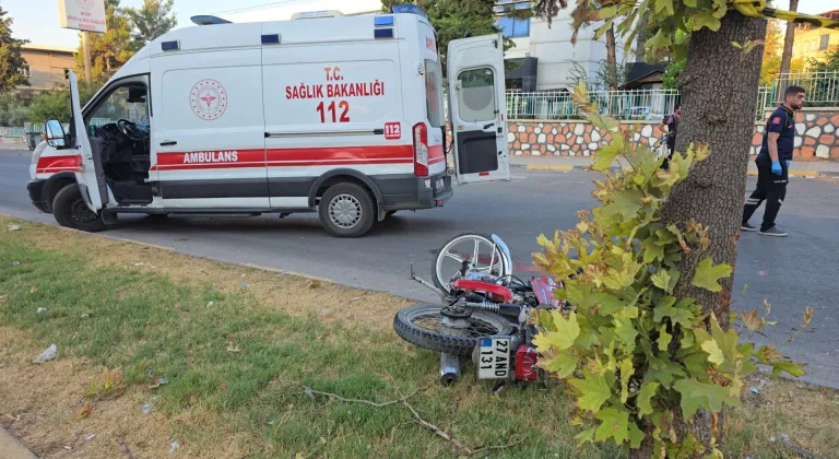 Gaziantep'te kullandığı motosiklet refüje ve ağaca çarpan çocuk yaşamını yitirdi