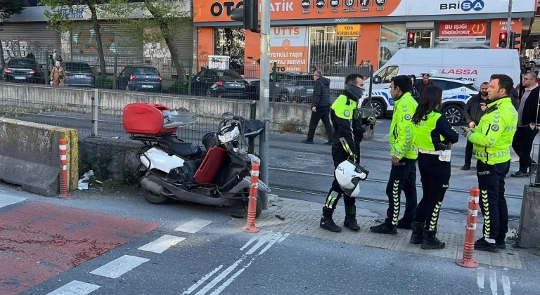 Gaziosmanpaşa'da tramvayla çarpışan motosikletin sürücüsü ağır yaralandı