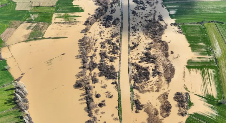 Gediz Nehri'nin Uşak'tan geçen bölümlerinde taşkın meydana geldi