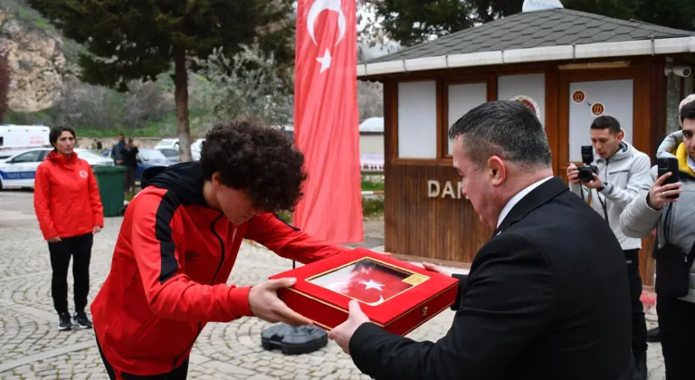 Gelibolu Yarımadası'ndan alınan toprak, deniz suyu ve Türk bayrağı Bilecik'e ulaştı