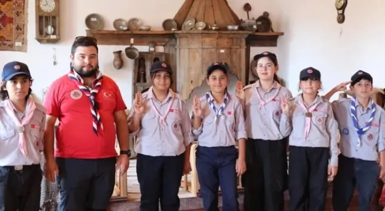 Genç İzciler Doğa Kamplarında Macera Dolu Bir Gün Geçirdi

