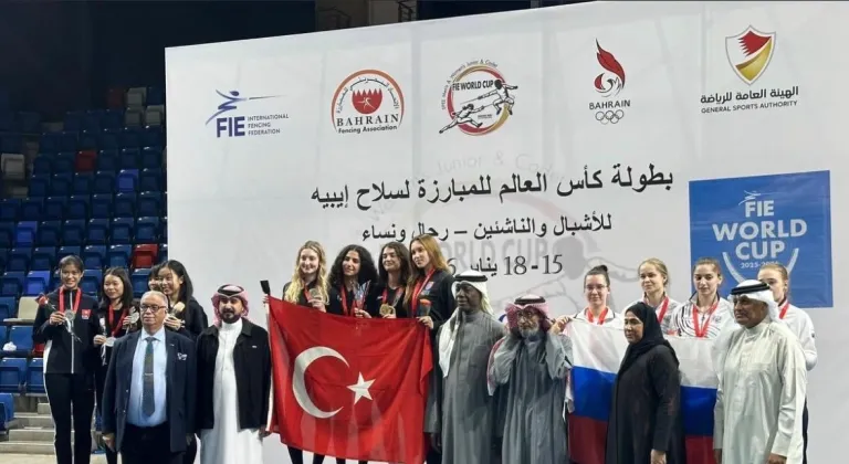 Genç milli eskrimciler Bahreyn'de şampiyon oldu