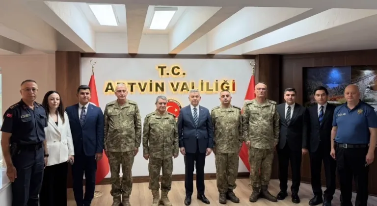 Genelkurmay Başkanı Bayraktaroğlu, Artvin Valiliğini ziyaret etti