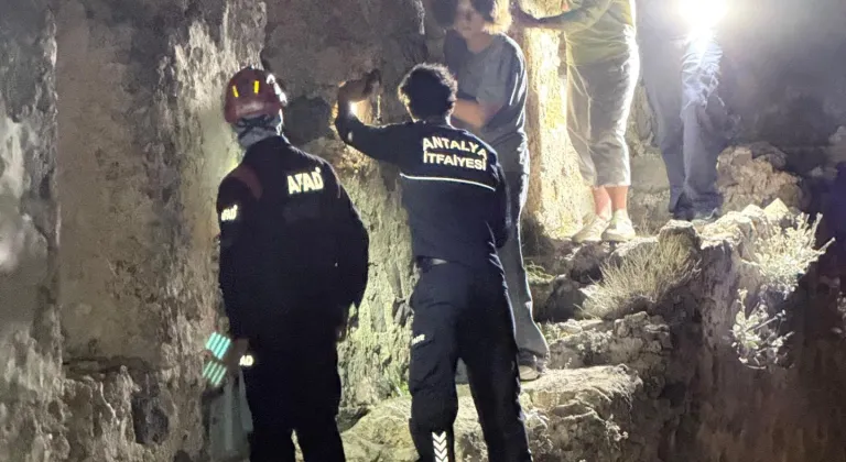Gezi için çıktıkları Alanya Kalesi'nde mahsur kalan 3 Rus turist kurtarıldı