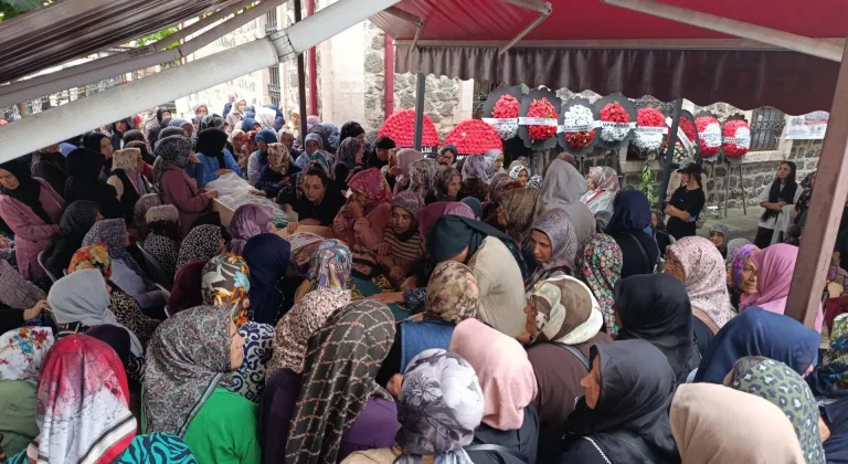 Giresun'da derede akıntıya kapılarak ölen anne ile iki kızının cenazeleri defnedildi