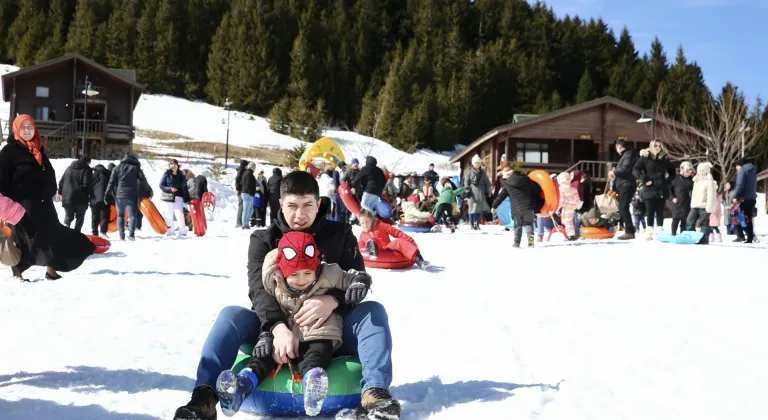 Giresun'da doğa tutkunları Kümbet Yaylası'ndaki kar festivalinde bir araya geldi