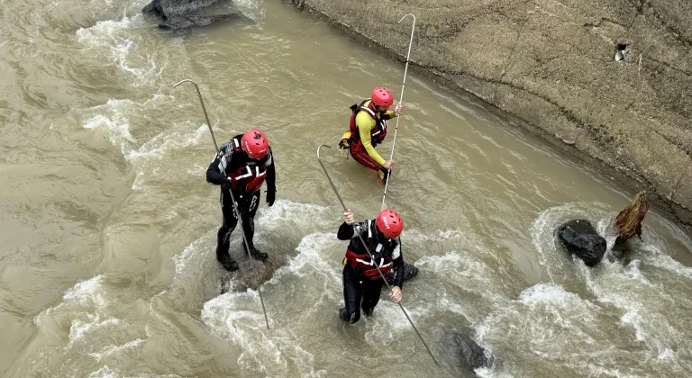 Giresun'da sel sularına kapıldığı değerlendirilen 2 kişi için arama çalışması devam ediyor