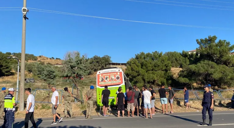 Gökçeada'da otomobille çarpışan özel halk otobüsündeki 2 yolcu yaralandı