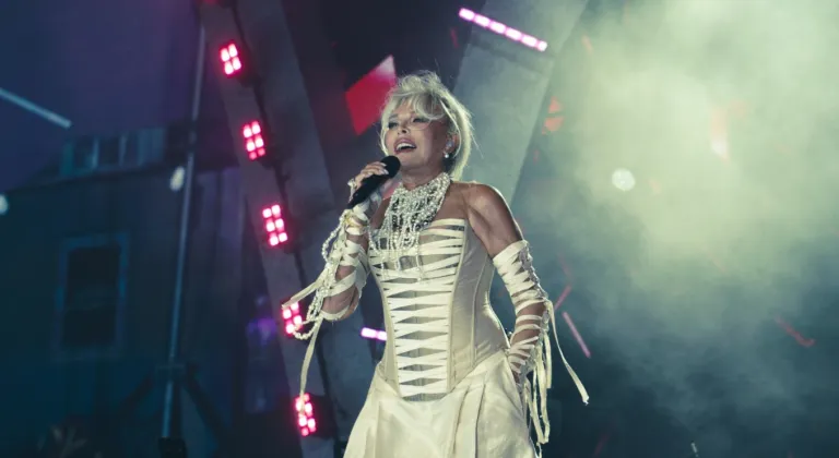 Gökhan Türkmen ve Ajda Pekkan İstanbul Festivali'nde sahne aldı