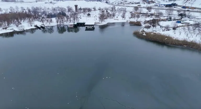 Gölbaşı Gölü buz tuttu