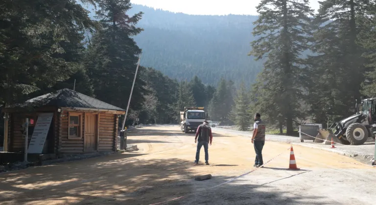 Gölcük Tabiat Parkı'na ulaşım sağlanan yollar bakım ve onarımdan geçiriliyor