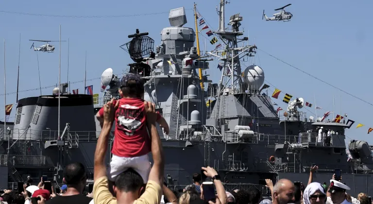 Gölcük'te TEKNOFEST Mavi Vatan'da heyecan uçuş gösterileriyle devam ediyor