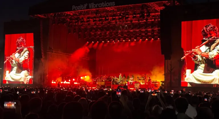 Gorillaz grubu İstanbul'da müzikseverlerle buluştu