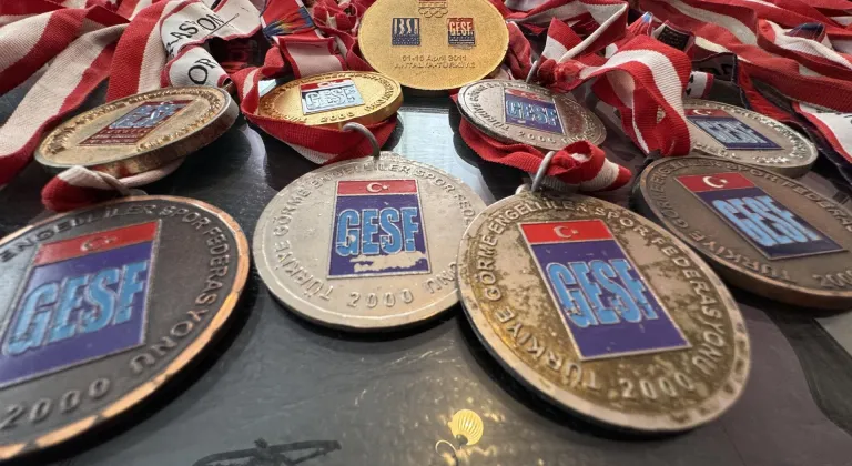 Görme engelli eski milli sporcu kazandığı 41 madalyayla engellilere örnek oluyor