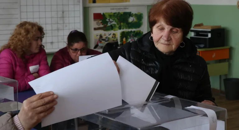 GÜNCELLEME 2 - Bulgaristan'da genel seçim için oy kullanma işlemi başladı