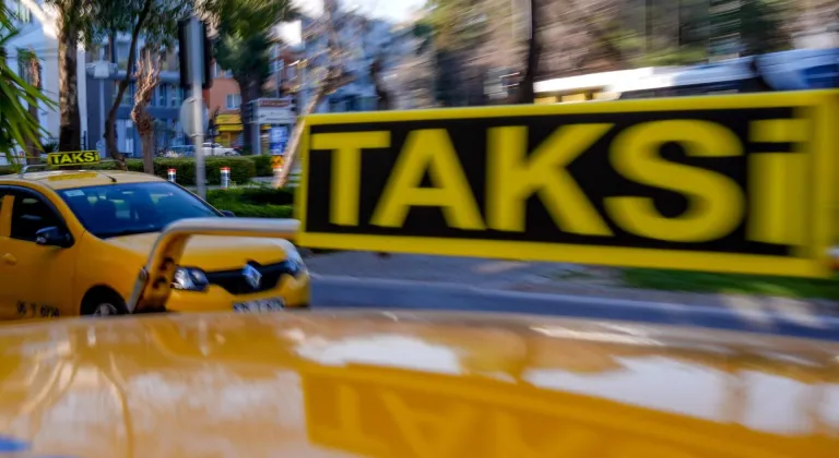 GÜNCELLEME 2 - İzmir'de ücret meselesi nedeniyle taksi şoförünü öldüren şüpheli tutuklandı