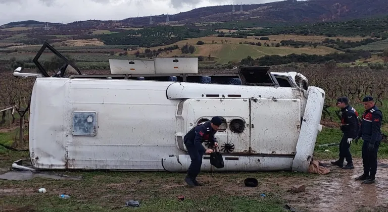 GÜNCELLEME 3 - Denizli'de devrilen midibüsteki 1 kişi öldü, 22 kişi yaralandı
