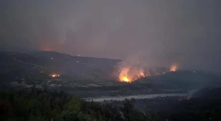 GÜNCELLEME 6 - Muğla'nın Seydikemer ilçesindeki orman yangınına müdahale ediliyor