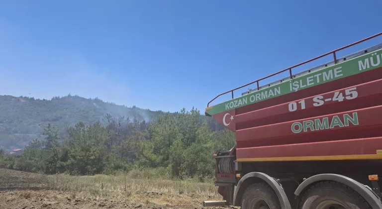GÜNCELLEME - Adana'da park halindeki araçta çıkan yangın ormanlık alana sıçradı