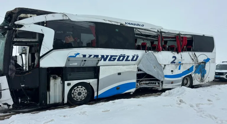 GÜNCELLEME - Ağrı'da yolcu otobüsünün devrilmesi sonucu 16 kişi yaralandı