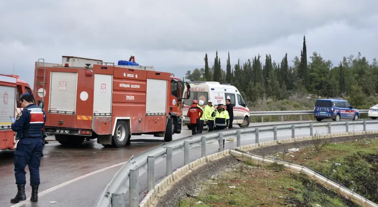 GÜNCELLEME: Antalya'da devrilen yolcu otobüsündeki 8 kişi öldü, 26 kişi yaralandı