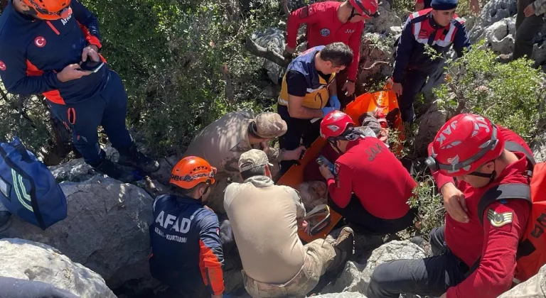 GÜNCELLEME - Antalya'da kaybolan 80 yaşındaki yaşlı kadın dağda kayalıklar arasında bulundu