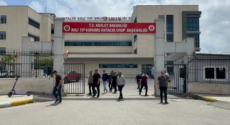 GÜNCELLEME - Antalya'da silahlı kavgada 3 kişi hayatını kaybetti