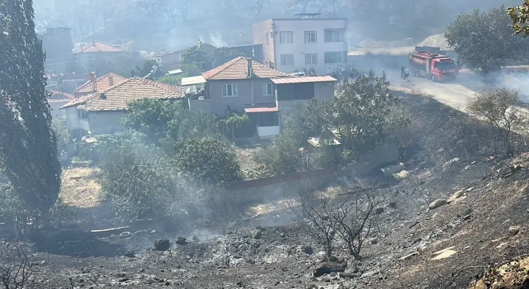 GÜNCELLEME - Balıkesir'in Edremit ilçesinde arazide başlayıp ormana sıçrayan yangına müdahale ediliyor