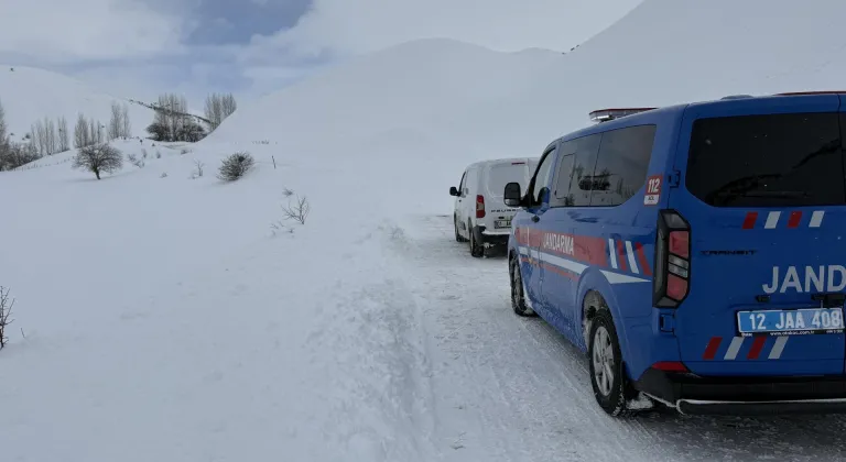 GÜNCELLEME - Bingöl'de çığ nedeniyle ulaşıma kapanan Karlıova-Yedisu kara yolu açıldı