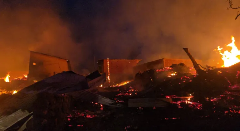 GÜNCELLEME - Bolu'da 5 ev ve 8 samanlık yandı