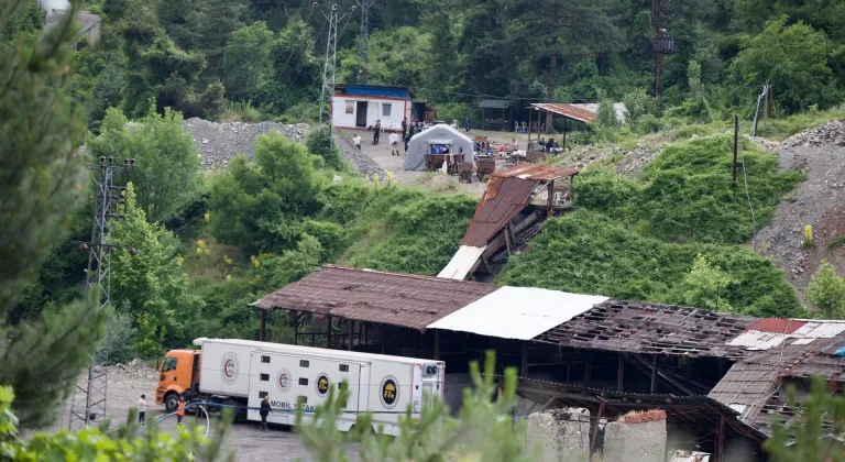 GÜNCELLEME - Bolu'da maden ocağındaki göçükte mahsur kalan işçi kurtarılmaya çalışılıyor