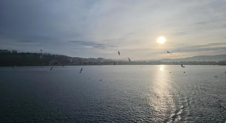 GÜNCELLEME - Çanakkale Boğazı'nda transit gemi geçişleri yeniden başladı