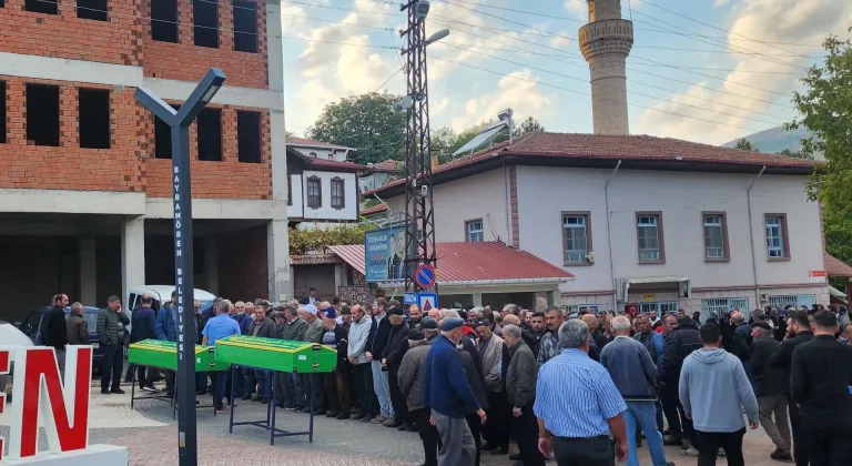 GÜNCELLEME - Çankırı'da uçuruma yuvarlanan otomobilde 4 kişi öldü, 1 kişi yaralandı