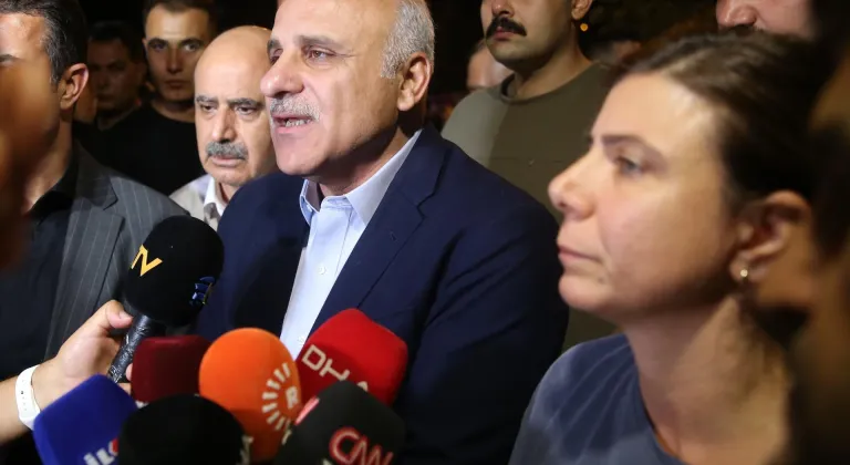 GÜNCELLEME - Diyarbakır'da plazada çıkan yangında 5 kişi dumandan etkilendi