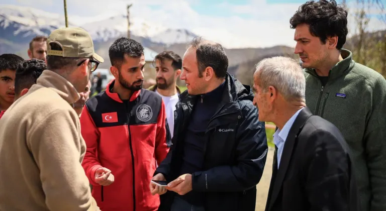 GÜNCELLEME - Hakkari'de dereye düşen çocuğu arama çalışmalarına ara verildi