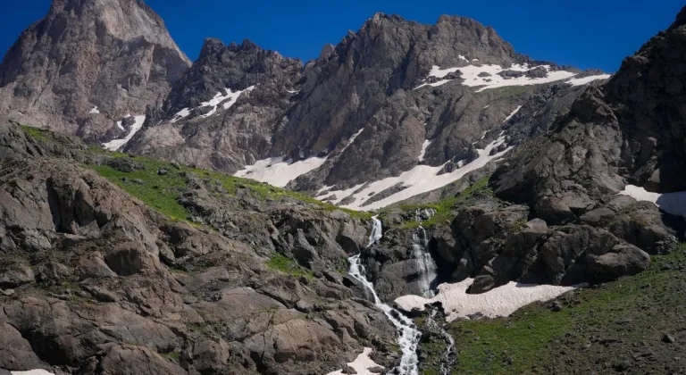 GÜNCELLEME - Hakkari'de haber alınamayan dağcı için arama çalışması sürüyor