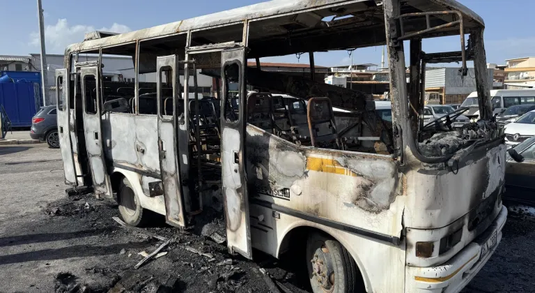 GÜNCELLEME - İzmir'de yanan midibüsteki 16 yaşındaki çocuk öldü