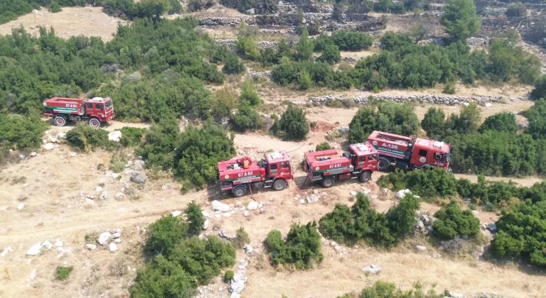 GÜNCELLEME - Kaş'ta başlayan orman yangınının enerjisi düşürüldü