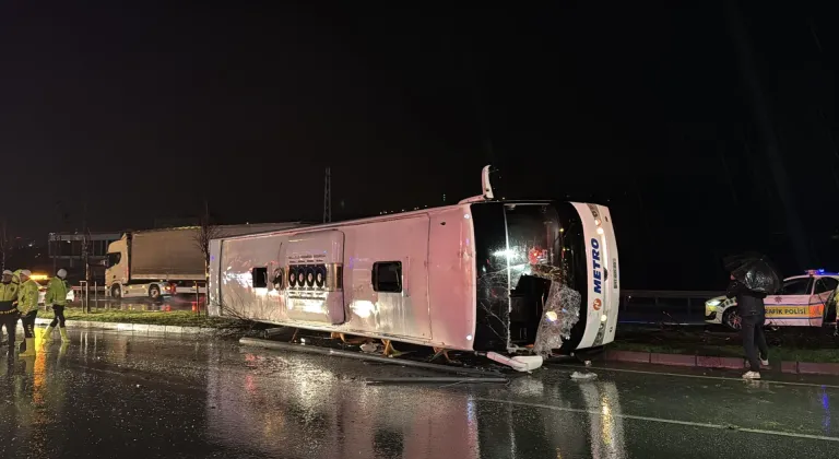 GÜNCELLEME - Samsun'da yolcu otobüsü devrildi, 7 kişi yaralandı