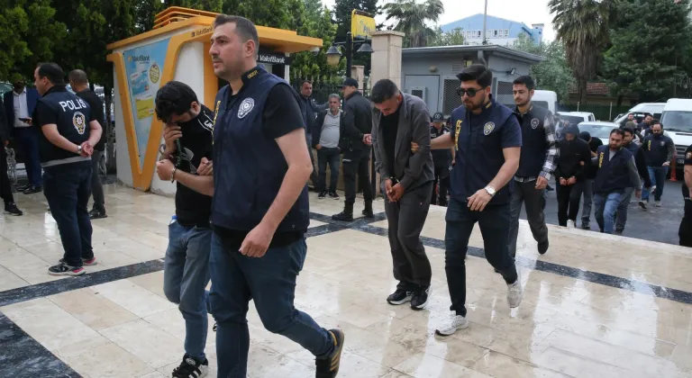GÜNCELLEME - Şanlıurfa merkezli yasa dışı bahis operasyonunda yakalanan 17 şüpheli tutuklandı