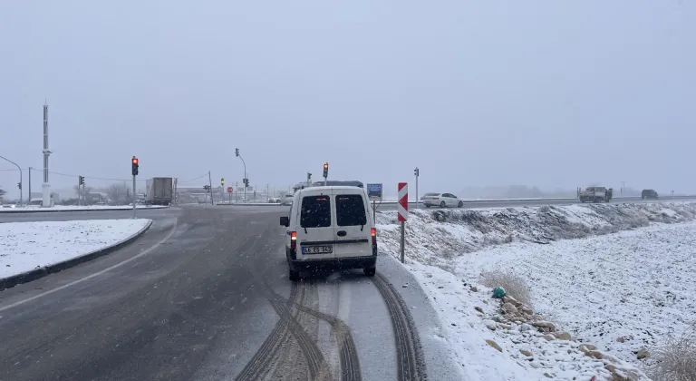 GÜNCELLEME - Şanlıurfa'da kar yağışı etkili oluyor
