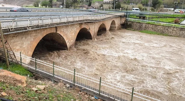 GÜNCELLEME - Siirt ve Kurtalan'da sağanak hayatı olumsuz etkiledi