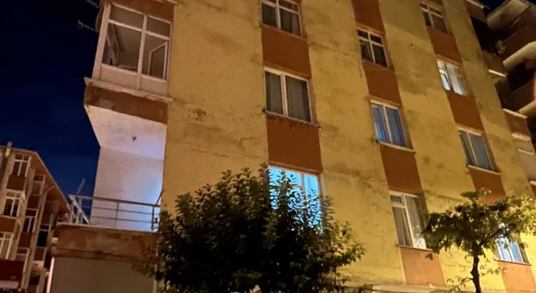 Güngören'de balkonu çöken 5 katlı bina tahliye edildi