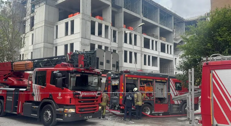 Güngören'de okul inşaatında işçilerin kaldığı 2 konteyner yandı
