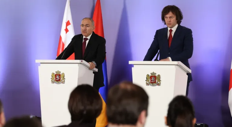 Gürcistan Başbakanı Kobakhidze ile Ermenistan Başbakanı Paşinyan ortak basın toplantısı düzenledi